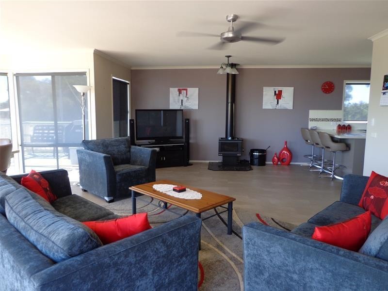 29 Cove Street, Loch Sport VIC 3851