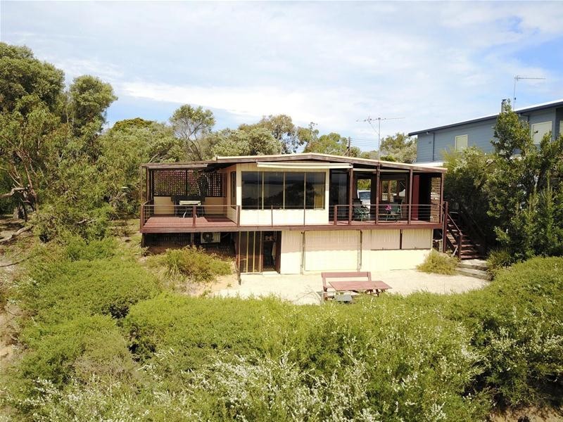 91 Wattle Grove, Loch Sport VIC 3851