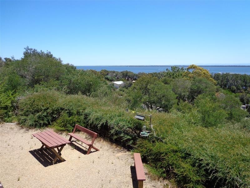 91 Wattle Grove, Loch Sport VIC 3851