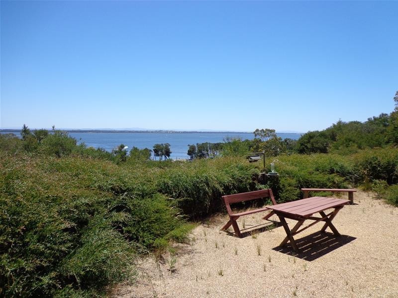 91 Wattle Grove, Loch Sport VIC 3851