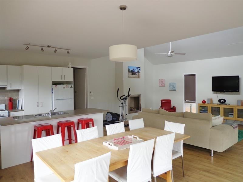 32 Victoria Street, Loch Sport VIC 3851