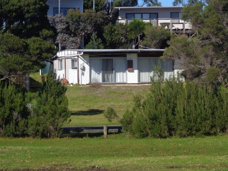 20 Victoria Parade, Loch Sport VIC 3851