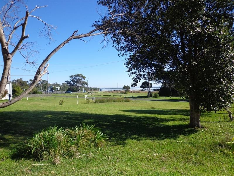 20 Victoria Parade, Loch Sport VIC 3851