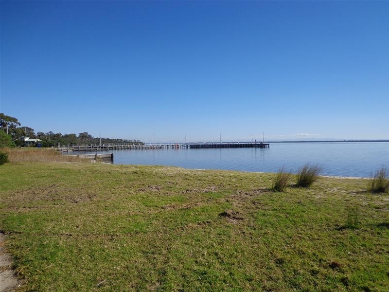 20 Victoria Parade, Loch Sport VIC 3851