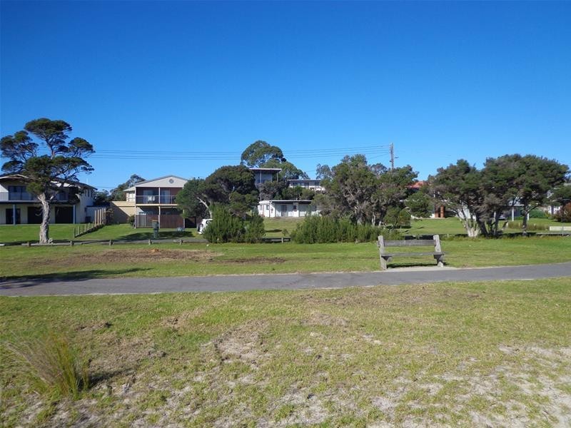 20 Victoria Parade, Loch Sport VIC 3851