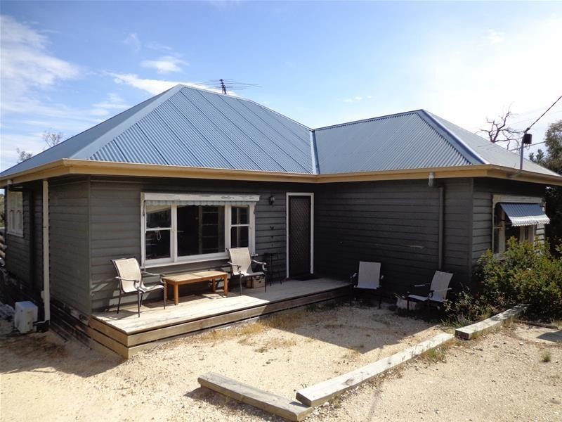 4 White Crescent, Loch Sport VIC 3851