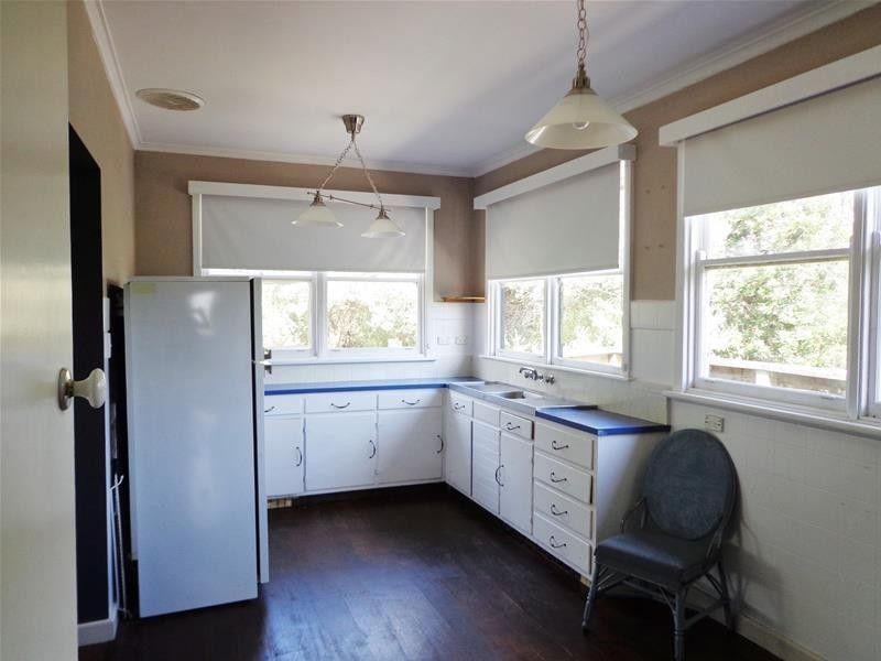 4 White Crescent, Loch Sport VIC 3851