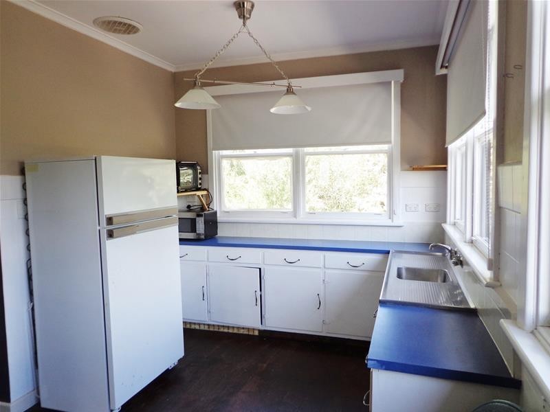 4 White Crescent, Loch Sport VIC 3851