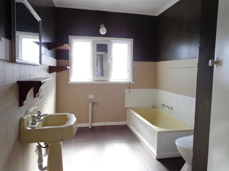 4 White Crescent, Loch Sport VIC 3851