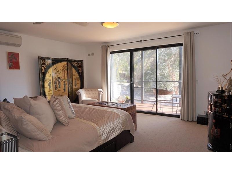 28 Central Avenue, Loch Sport VIC 3851