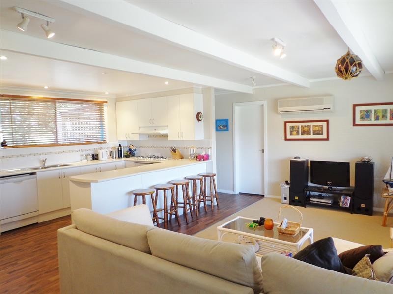 20 Holmes Street, Loch Sport VIC 3851