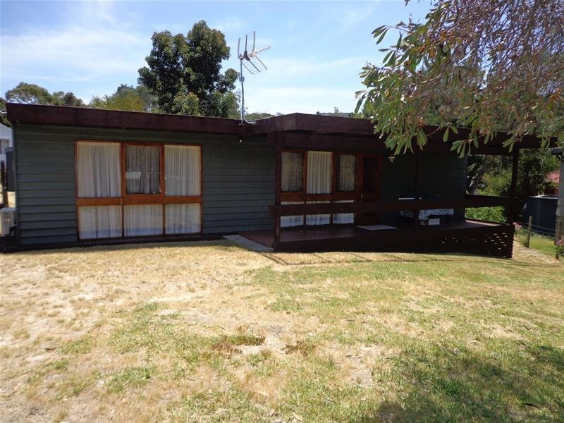 11 Central Avenue, Loch Sport VIC 3851