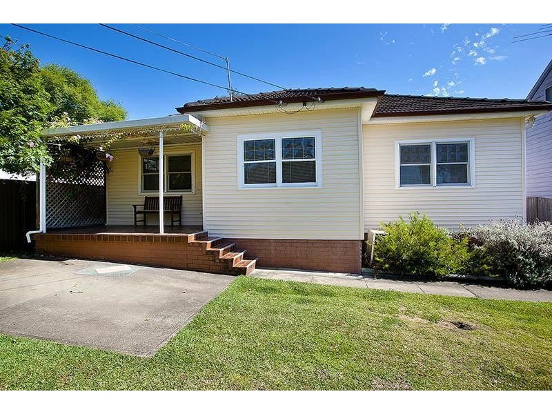 2 Blacket Street, Heathcote NSW 2233