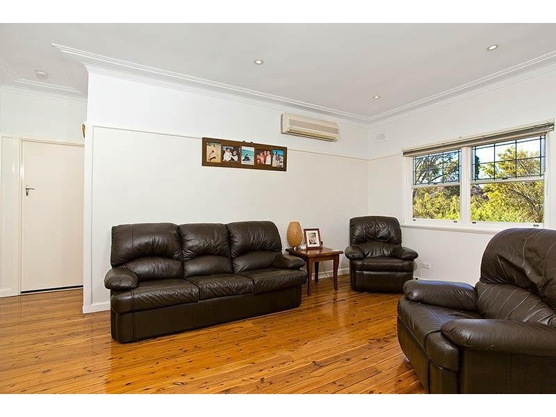 2 Blacket Street, Heathcote NSW 2233