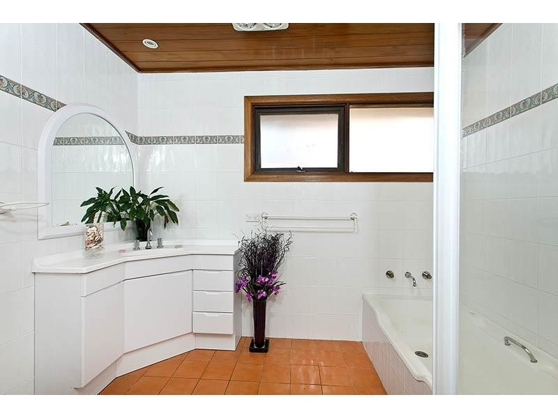 18 Glenora Road, Yarrawarrah NSW 2233