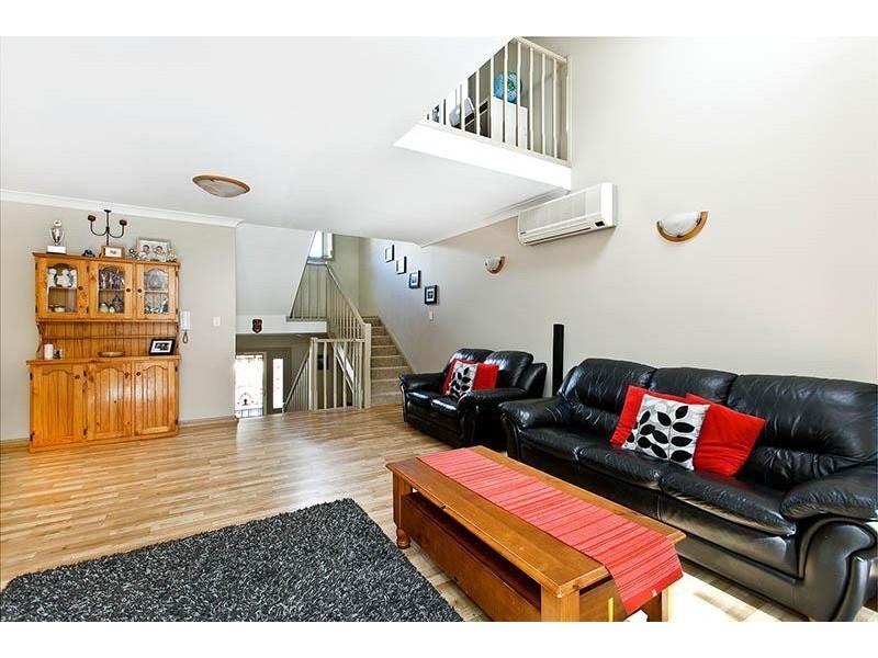 2/2 Wollybutt Road, Engadine NSW 2233