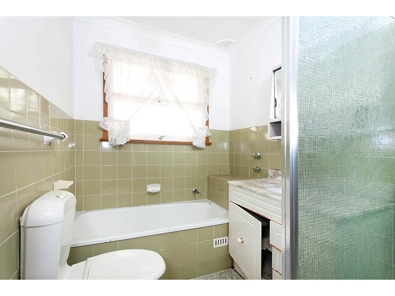 6 Tinakill Avenue, Engadine NSW 2233