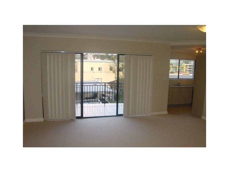 28/11 Sturdee Parade, Dee Why NSW 2099