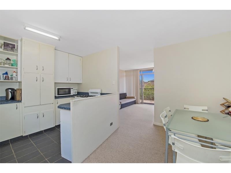 8/17 Wheeler Parade, Dee Why NSW 2099