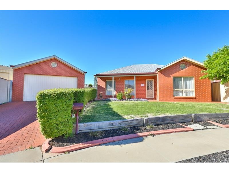 6 Thames Place, Mildura VIC 3500