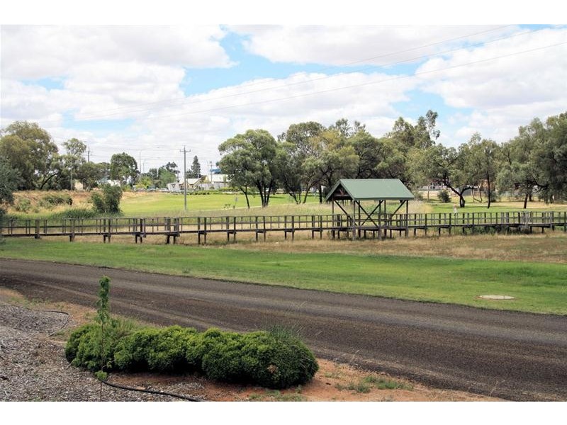 44 River Drive, Buronga NSW 2739