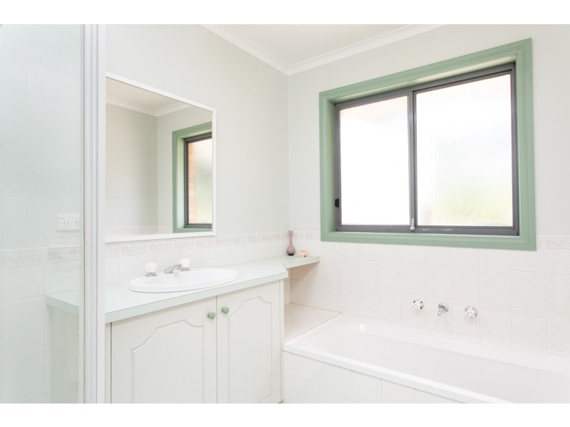 16 Pevensey Grove, Mildura VIC 3500