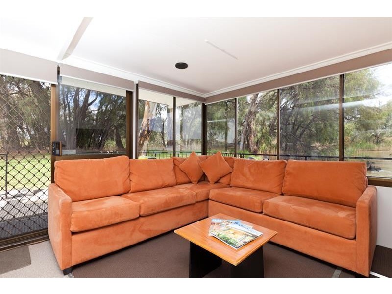 James R II – Houseboat, Mildura VIC 3500