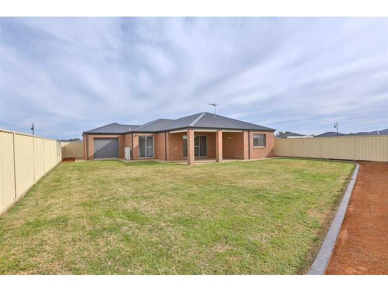18 Palm Springs Drive, Mildura VIC 3500