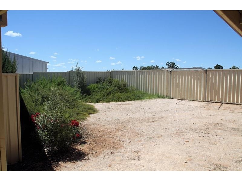 2/5 Golden Grove, Red Cliffs VIC 3496