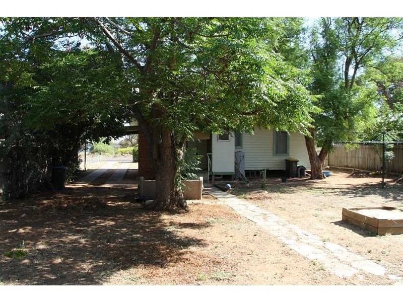 11 Westcliffs Crescent, Red Cliffs VIC 3496