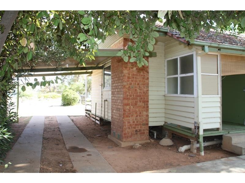 11 Westcliffs Crescent, Red Cliffs VIC 3496