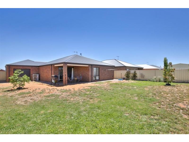 18 Ponderosa Way, Mildura VIC 3500