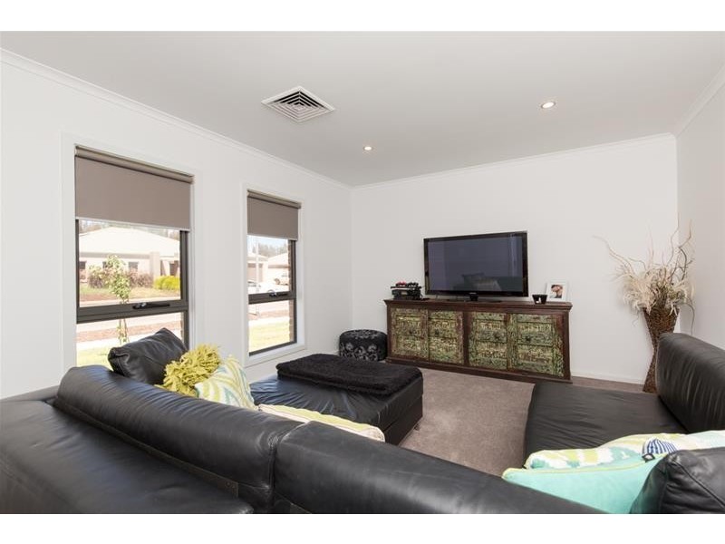 28 Anne Cox Drive, Red Cliffs VIC 3496