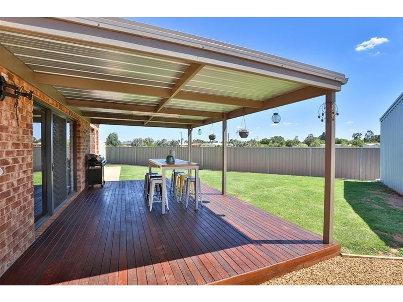 28 Anne Cox Drive, Red Cliffs VIC 3496