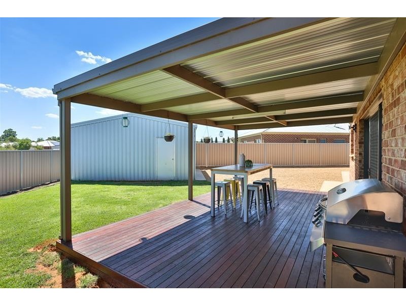 28 Anne Cox Drive, Red Cliffs VIC 3496