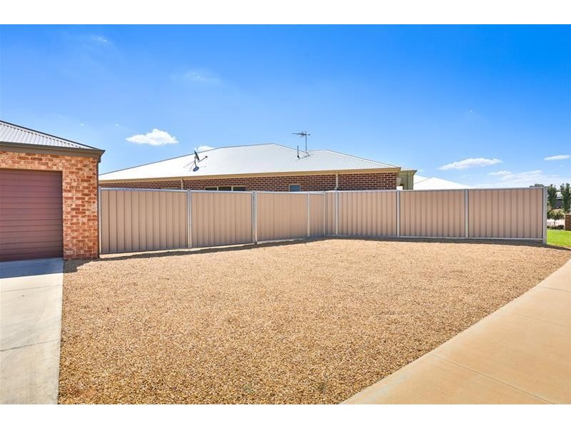 28 Anne Cox Drive, Red Cliffs VIC 3496
