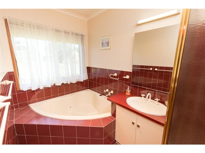 33 Ginquam Avenue, Nichols Point VIC 3501