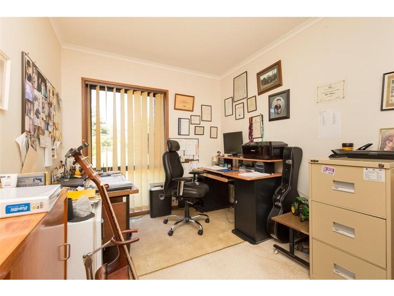 33 Ginquam Avenue, Nichols Point VIC 3501