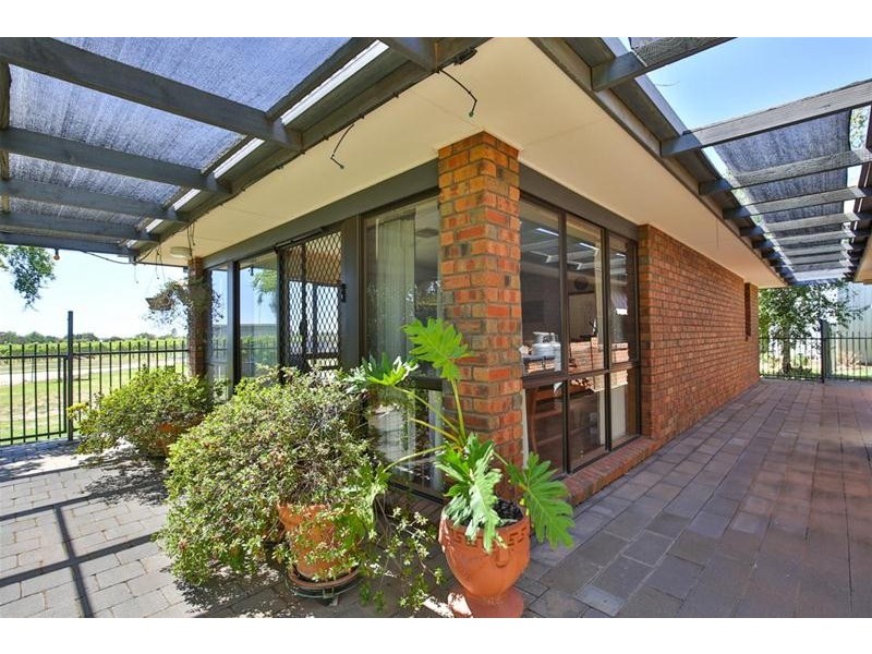 33 Ginquam Avenue, Nichols Point VIC 3501