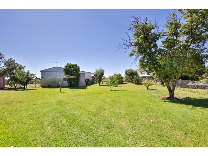 33 Ginquam Avenue, Nichols Point VIC 3501