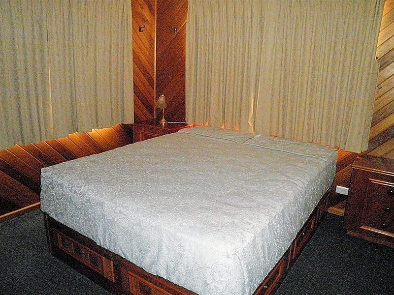 Farraway Houseboat – Old Wentworth Road, Yelta VIC 3505