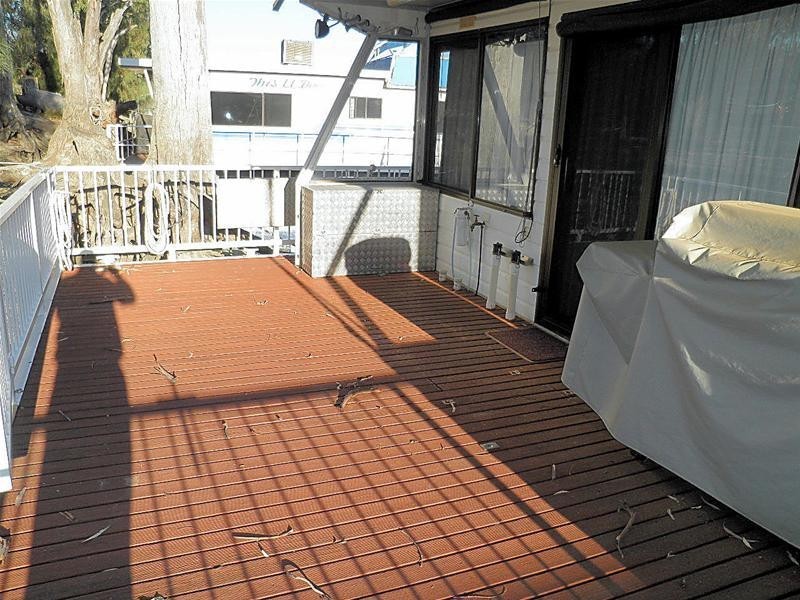 Farraway Houseboat – Old Wentworth Road, Yelta VIC 3505