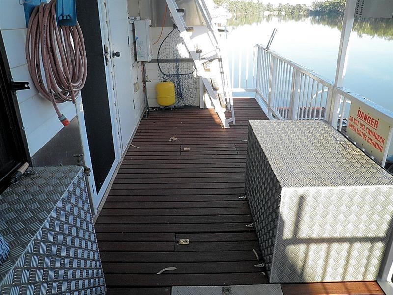 Farraway Houseboat – Old Wentworth Road, Yelta VIC 3505