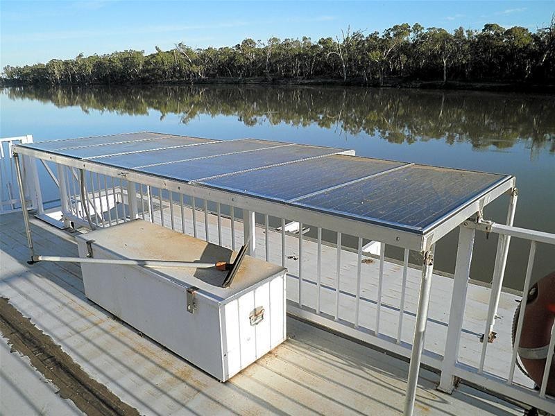 Farraway Houseboat – Old Wentworth Road, Yelta VIC 3505