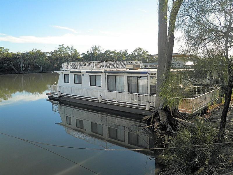 Farraway Houseboat – Old Wentworth Road, Yelta VIC 3505