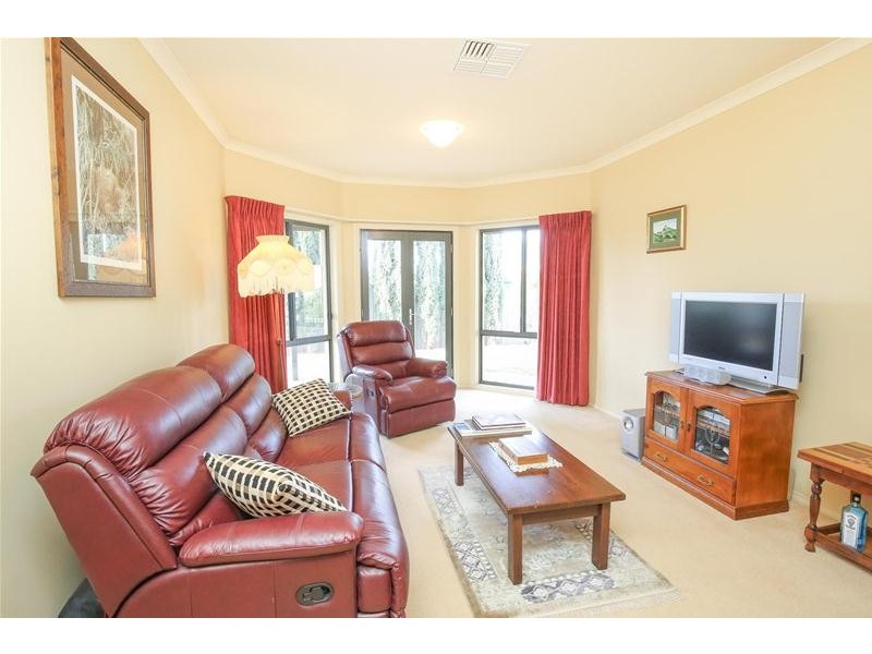 8 Wadsworth Drive, Gol Gol NSW 2738