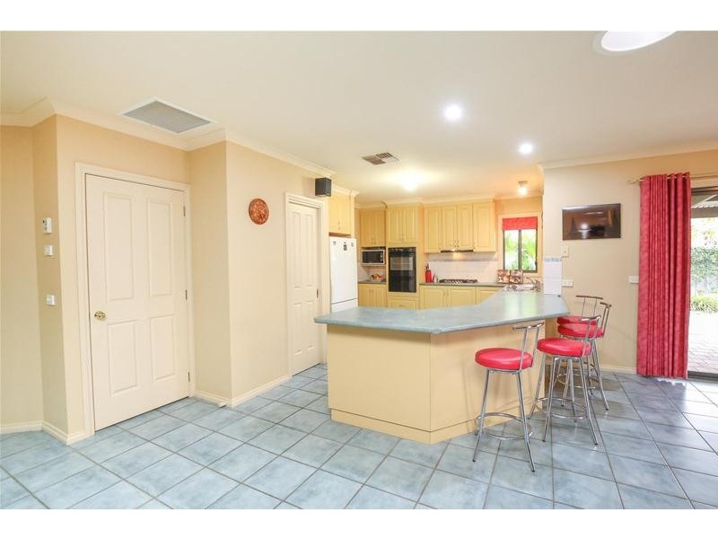 8 Wadsworth Drive, Gol Gol NSW 2738