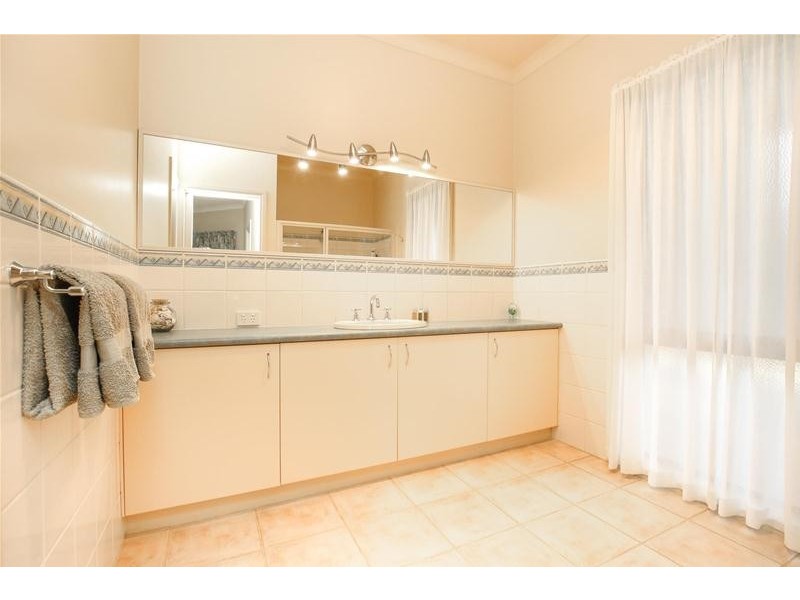 8 Wadsworth Drive, Gol Gol NSW 2738