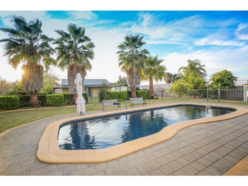 8 Wadsworth Drive, Gol Gol NSW 2738