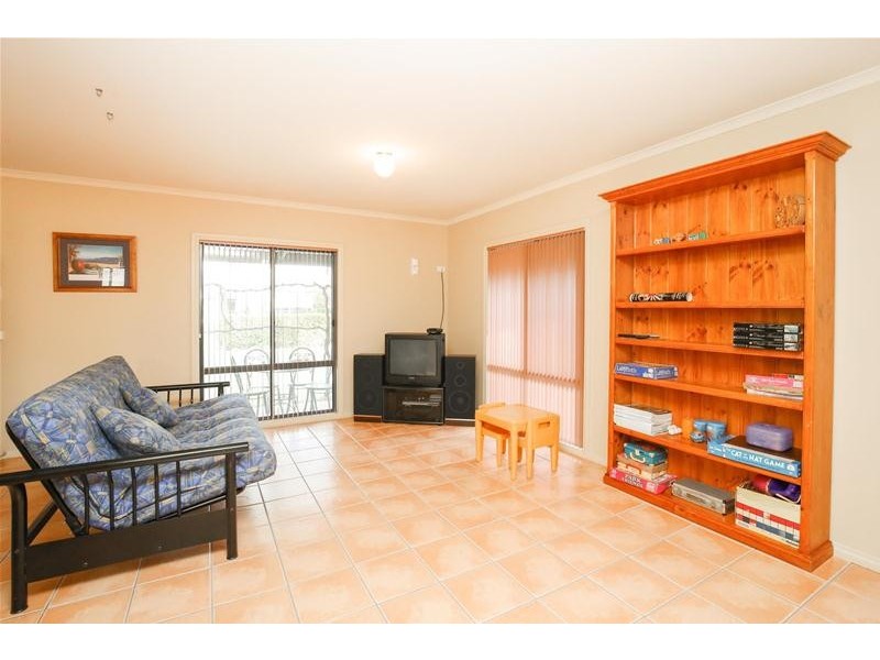 8 Wadsworth Drive, Gol Gol NSW 2738
